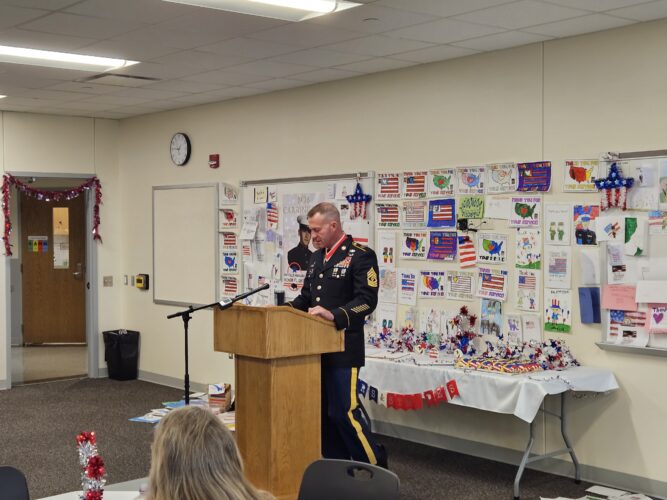 School students celebrate veterans leaving for Honor Flight | News, Sports, Jobs - Vimarsana News