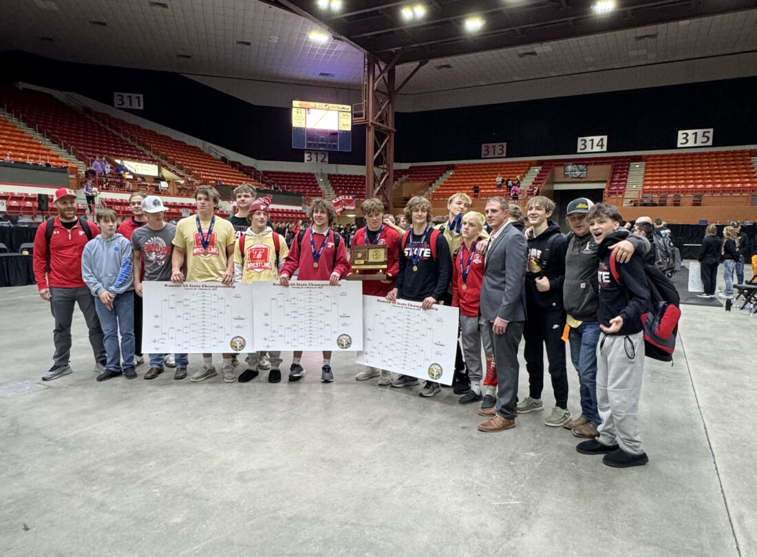 Tonganoxie High boys wrestling 2nd in state overall as 3 seniors win titles | News, Sports, Jobs - Vimarsana News