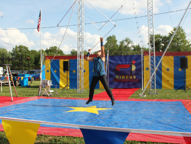 Family of 3 amazes at fair | News, Sports, Jobs - Vimarsana News