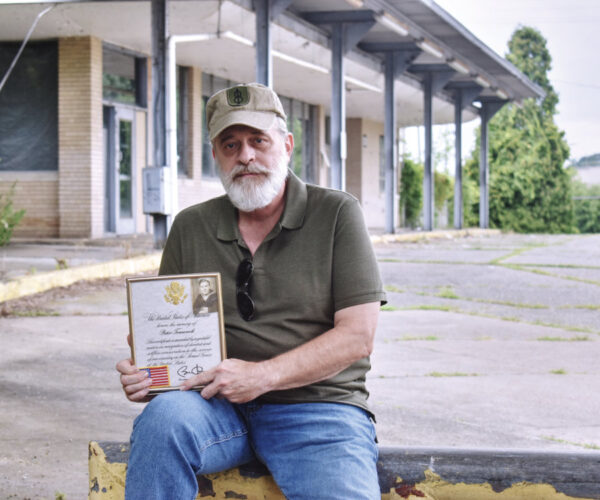 Old bus stop delivers memories to Niles vet | News, Sports, Jobs - Vimarsana News