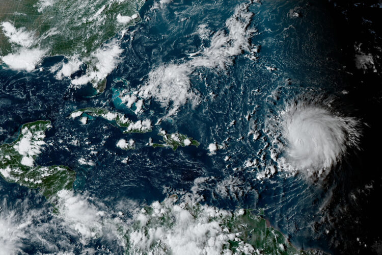Mon. 7:20 a.m.: Hurricane Lee unleashes heavy swell on northern Caribbean as it restrengthens over open waters | News, Sports, Jobs - Vimarsana News