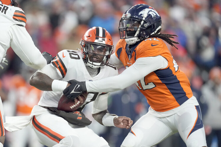 Browns cough up 3 turnovers in 29-12 defeat at Denver Browns cough up 3 turnovers in 29-12 defeat at Denver