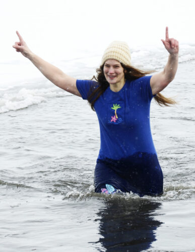 Icy dip | News, Sports, Jobs - Tribune Chronicle - Vimarsana News