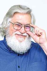 Dinosaur tries to decipher the code of QRs