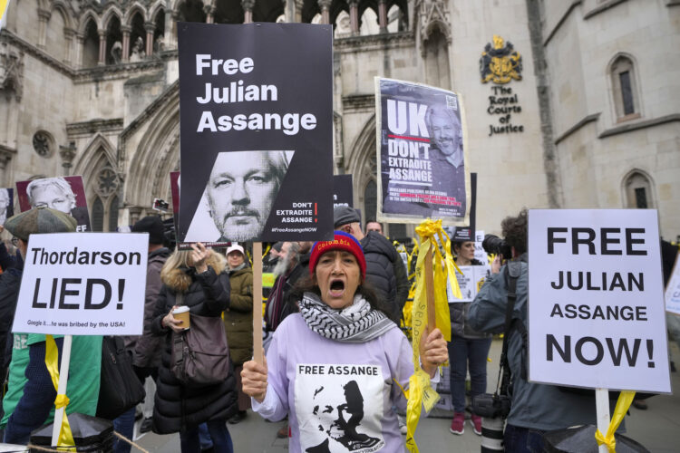 Lawyers for the US tell a UK court why WikiLeaks' Julian Assange should face spying charges | News, Sports, Jobs - Vimarsana News