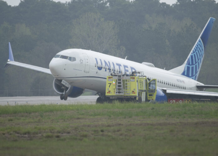 United Airlines plane rolls off runway in Houston United Airlines plane rolls off runway in Houston