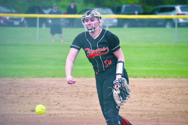 Newton Falls downs Warren JFK, 12-2