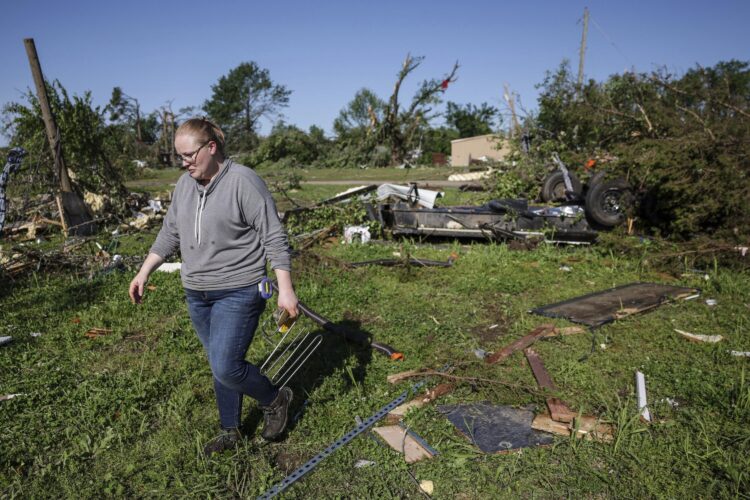 After deadly Oklahoma tornado, storms bring twisters to the Midwest After deadly Oklahoma tornado, storms bring twisters to the Midwest