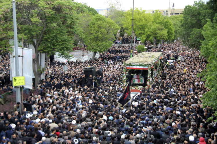 Mourners begin days of funerals for Iran&rsquo;s president and others killed in helicopter crash