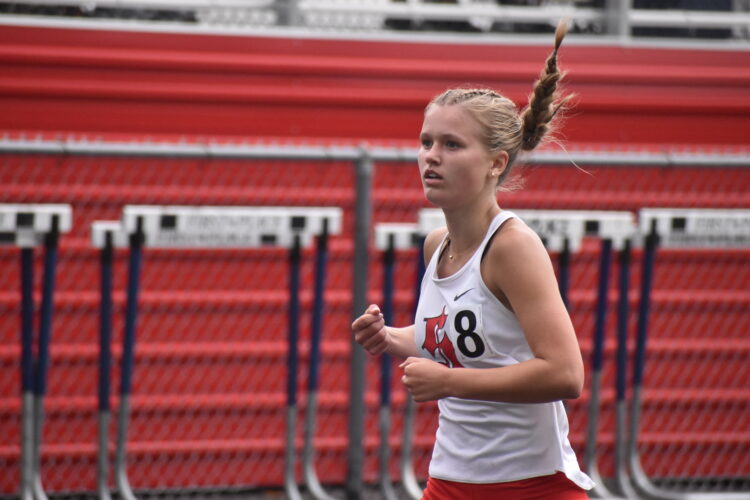 Salem&rsquo;s Maggie Hopple qualifies for states in dramatic fashion, Quakers win 1st regional title