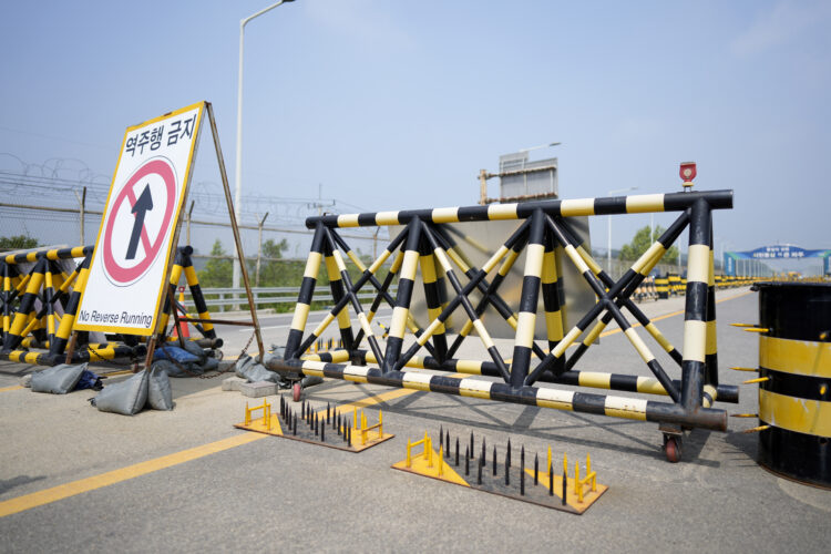 South Korean troops fired warning shots after North Korean soldiers briefly crossed land border South Korean troops fired warning shots after North Korean soldiers briefly crossed land border
