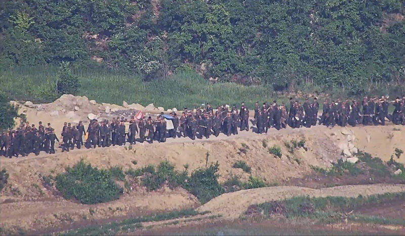 South Korean soldiers fire warning shots after North Korean troops cross border, apparently in error
