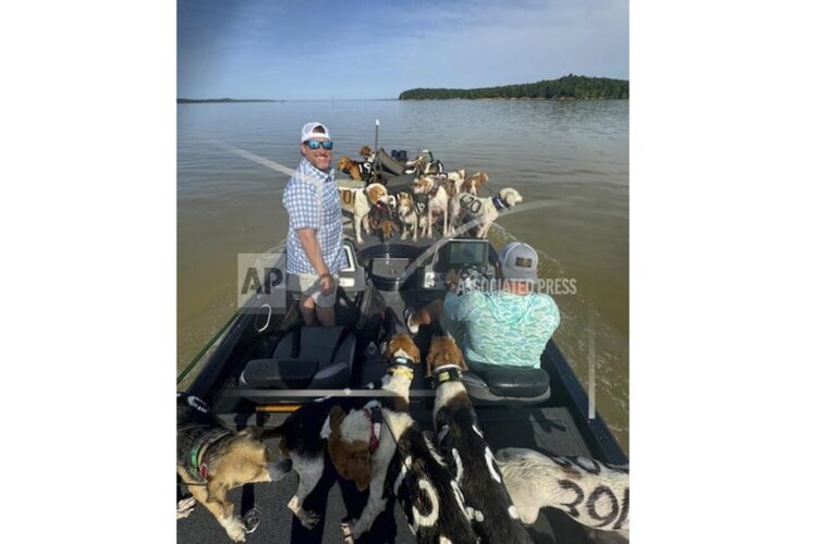 38 dogs rescued by fishermen on Mississippi lake