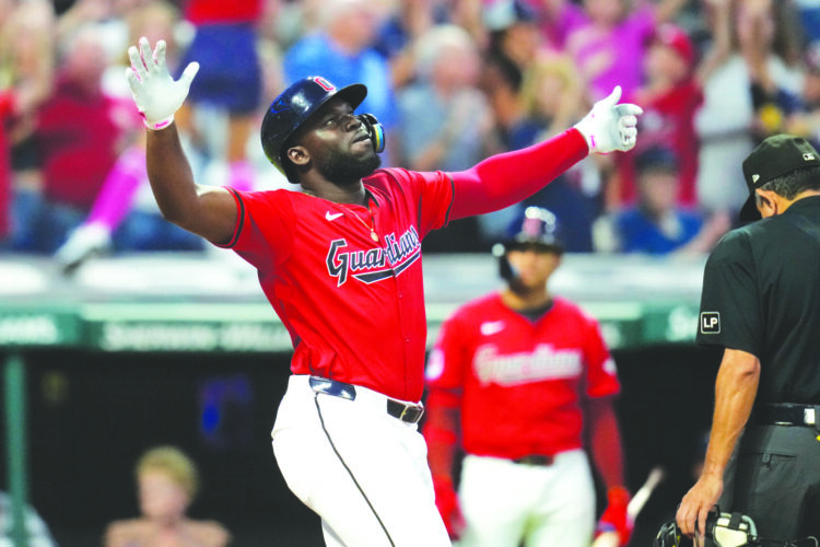 Guardians hold on, beat Cubs for 4th straight win
