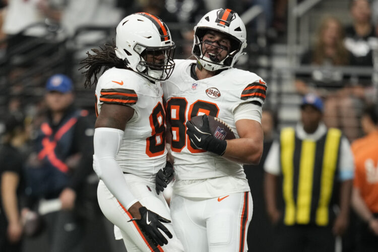 Browns fall to Raiders 20-16