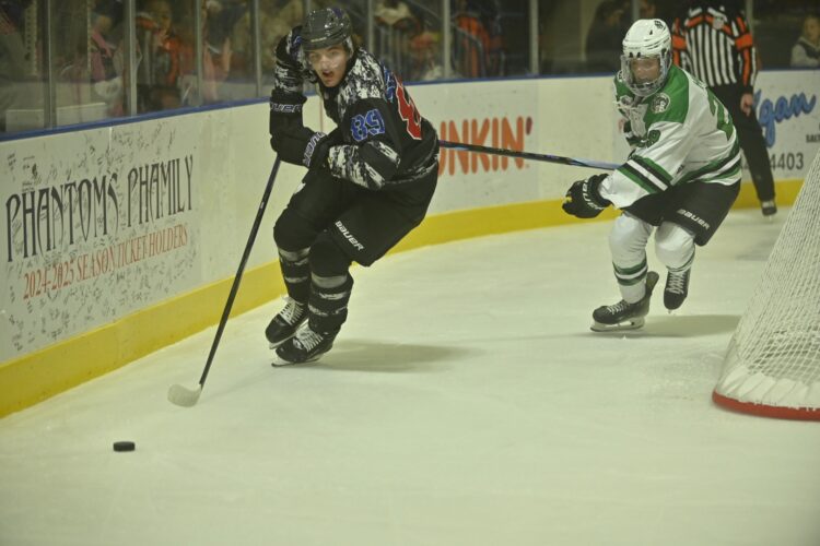 Two-goal third sparks Phantoms in win