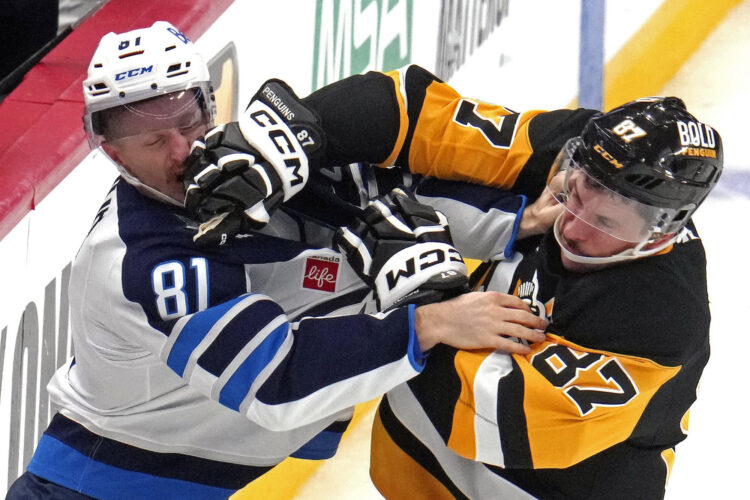 Connor leads Jets past Pens