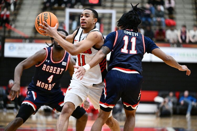 Robert Morris&rsquo; game-winning layup in final seconds hands YSU a crushing 72-70 defeat
