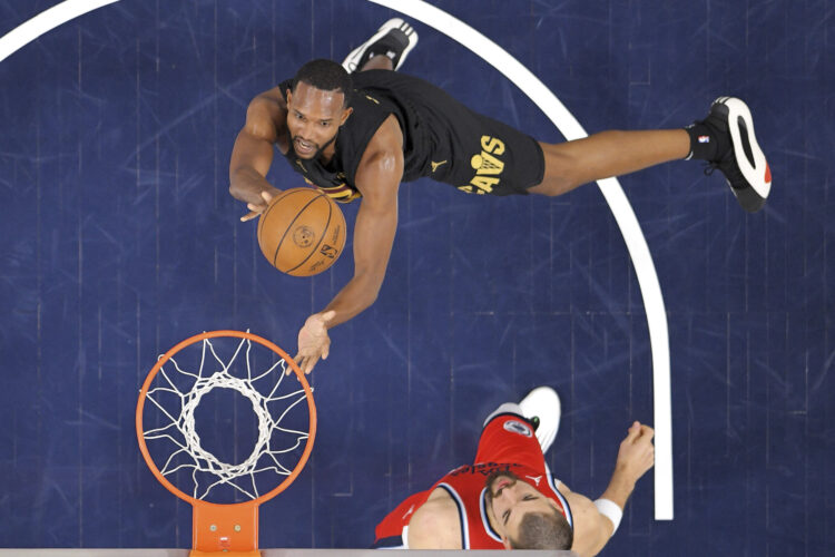 Clippers rally past Cavaliers, handing East leaders a second straight loss