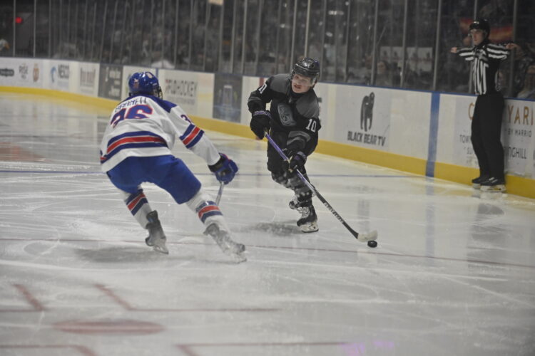 Phantoms clinch top seed, beat U17s, 6-1 Phantoms clinch top seed, beat U17s, 6-1