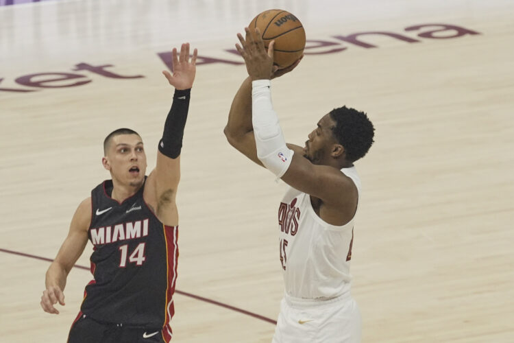 Cavaliers hold off Heat to take 2-0 series lead
