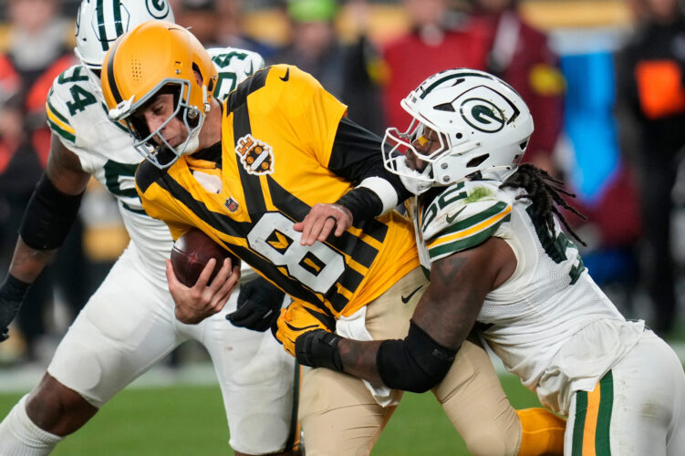 Packers get the best of Rodgers, Steelers