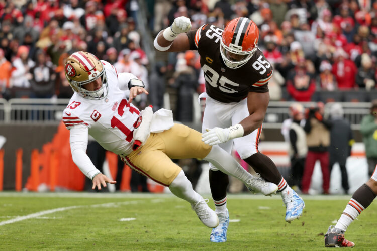 Browns&rsquo; Garrett needs 4 sacks for record