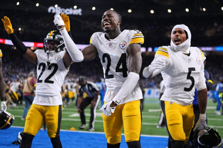 Steelers hold off Lions 29-24 in wild finish