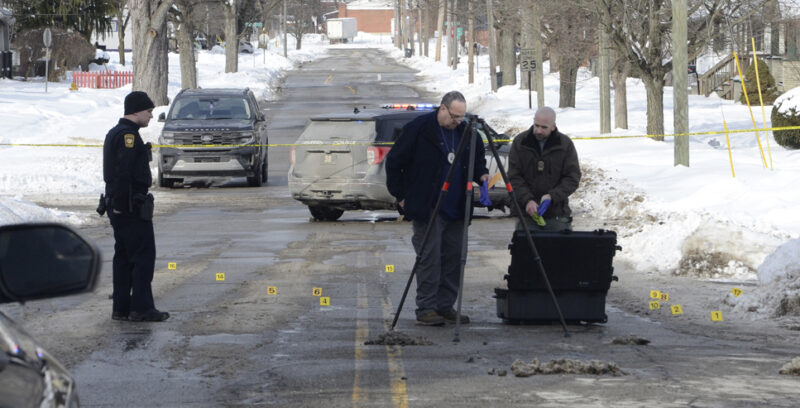 Warren police investigate shooting Warren police investigate shooting