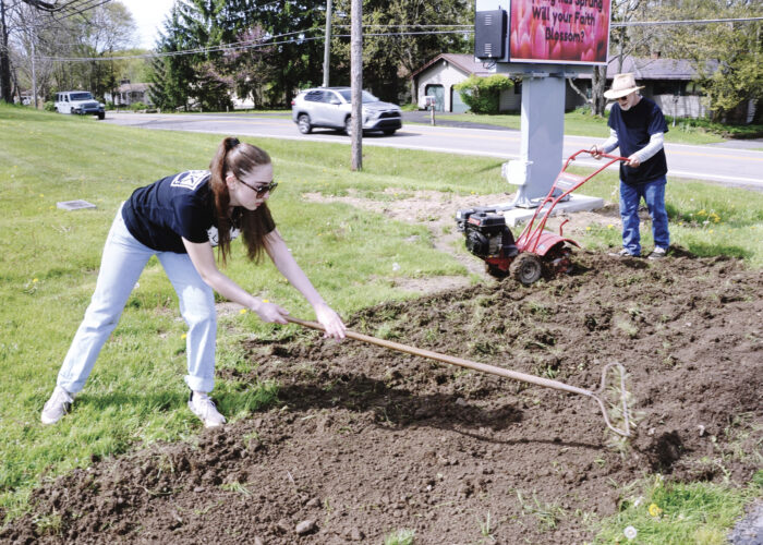 Hubbard seniors help community