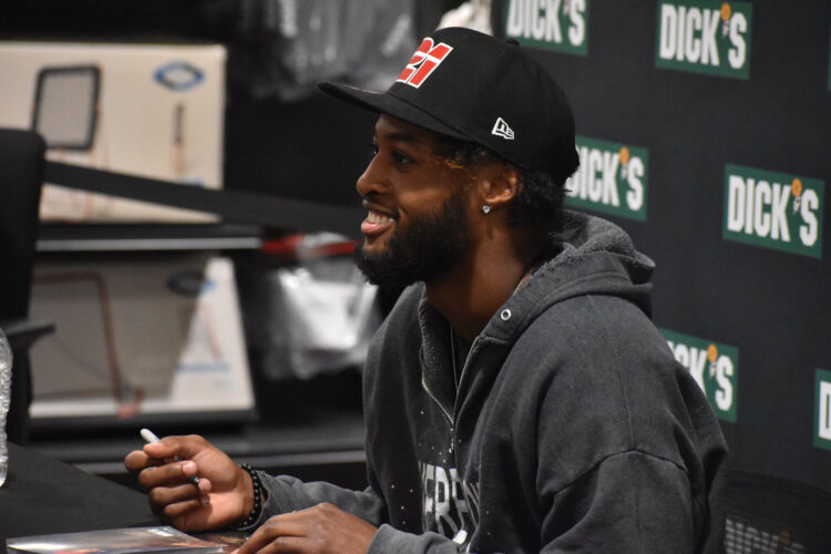 Ward talks Browns at new Dick’s store opening in Niles