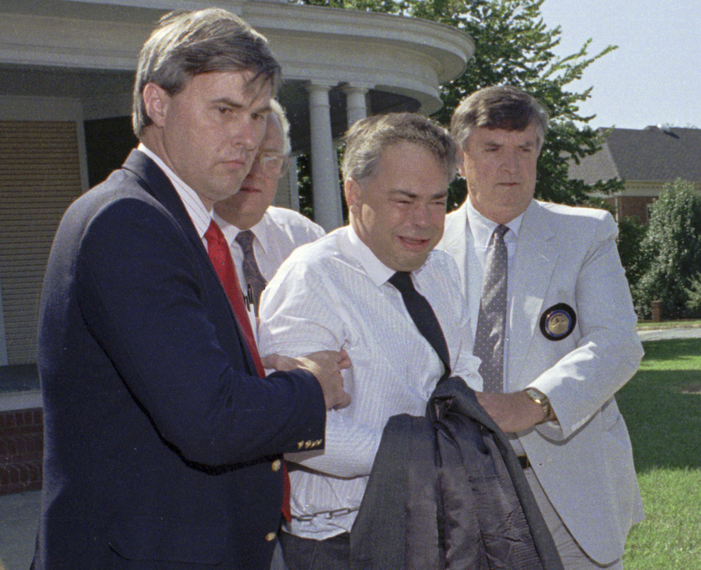 Jim Bakker, who lost his &lsquo;PTL Club&rsquo; empire, dies at 86