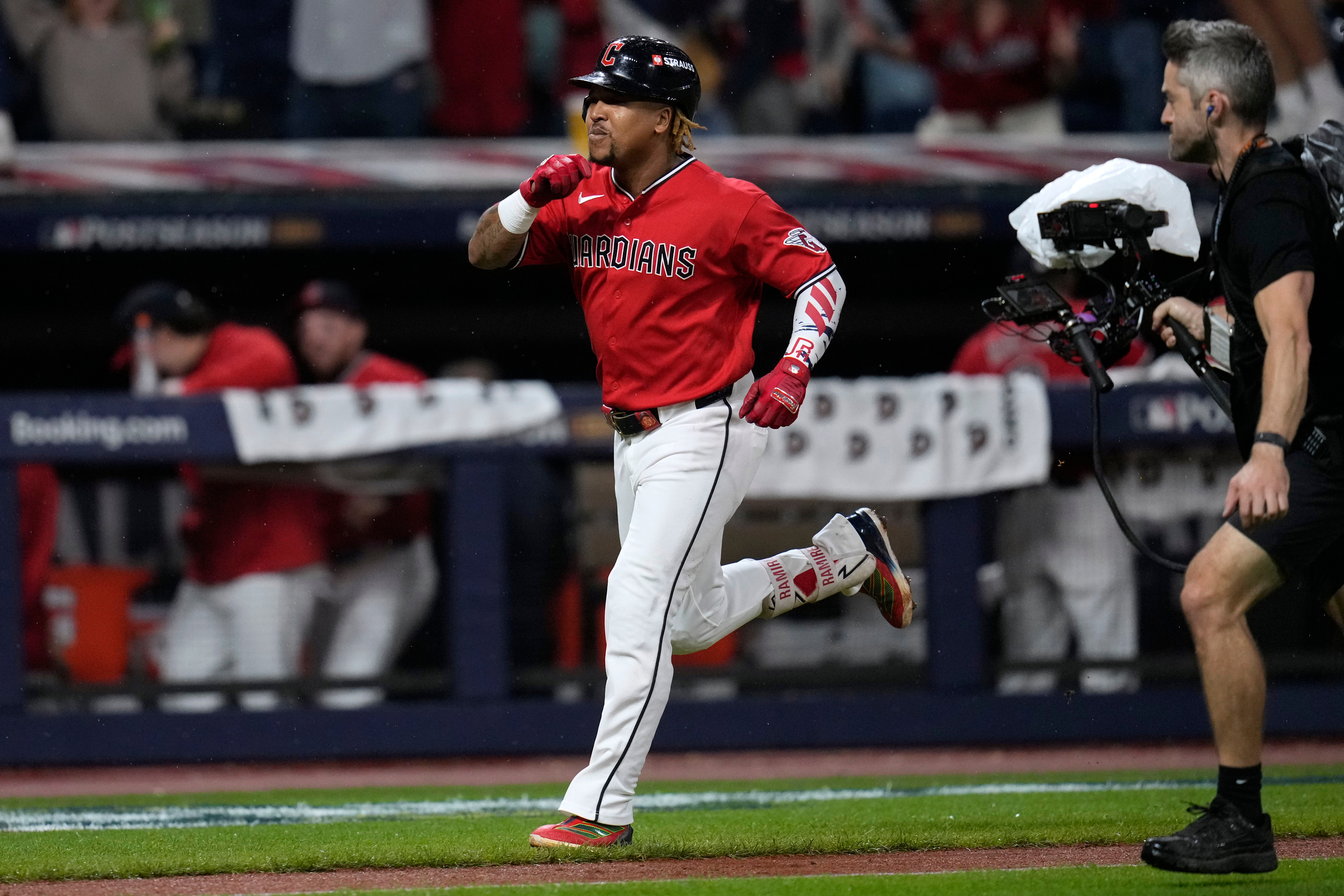 Williams, Ram&iacute;rez lead Guardians over White Sox 2-0 to cap comeback in five-game AL Division Series