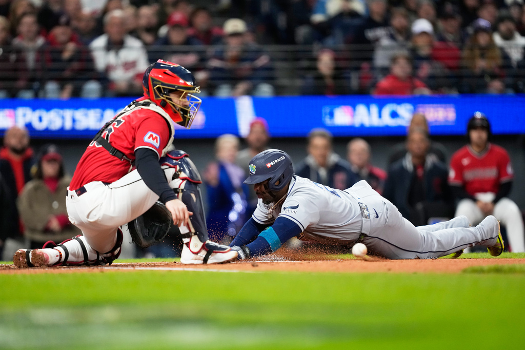 Rays capitalize on Guardians errors, tie ALCS at 2-2