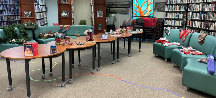 Library Holds Christmas Decoration Exchange | News, Sports, Jobs - Vimarsana News