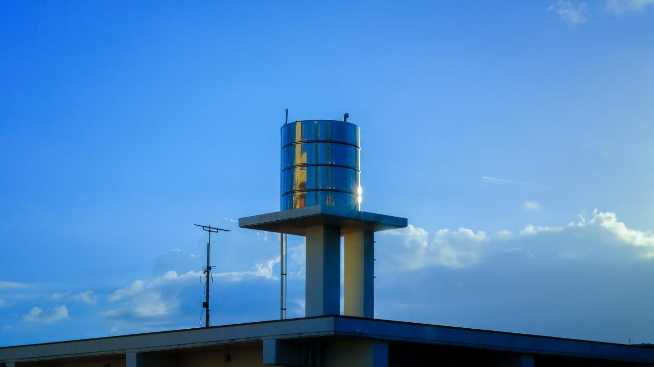 Which is better vertical or horizontal water tank?