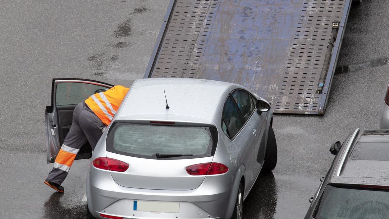 where is the nearest towing company