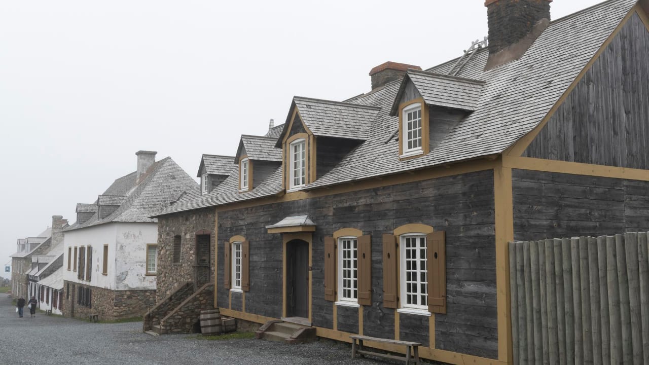 Why do sellers prefer cash buyers?