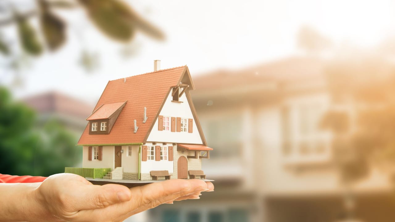 What is the best color to paint the inside of a house to sell?