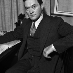 Walter_Lippmann_at_his_desk,_1936.jpg