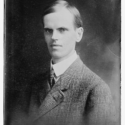George_Helgesen_Fitch_circa_1915.jpg