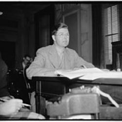 Appears_before_Senate_Unemployment_Committee._Washington,_D.C.,_Mar._14._Contending_that_the_problem_of_providing_for_the_poverty-stricken_workers_transcends_state_lines,_Paul_S._Taylor_of_LCCN2016878114.jpg