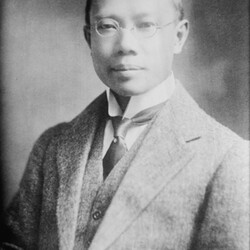 Wu_Lien-teh_-_c._1910–1915.jpg
