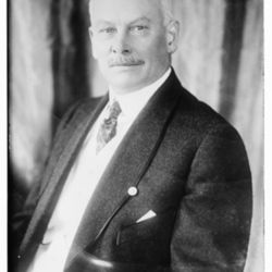 Elbert_Henry_Gary_(ca._1915).jpg