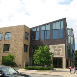 Oak_Park_Public_Library.jpg