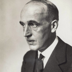 Julius_von_Zech-Burkersroda_(1885-1946)_(cropped).png