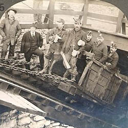 Coal_miners_in_Hazleton_PA_1900.jpg
