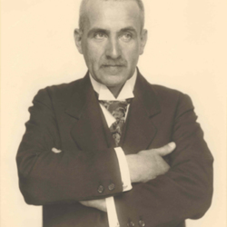 frank-wedekind-portrait-mit-verschrc3a4nkten-armenmonacensialiteraturarchivbibliothek.jpg