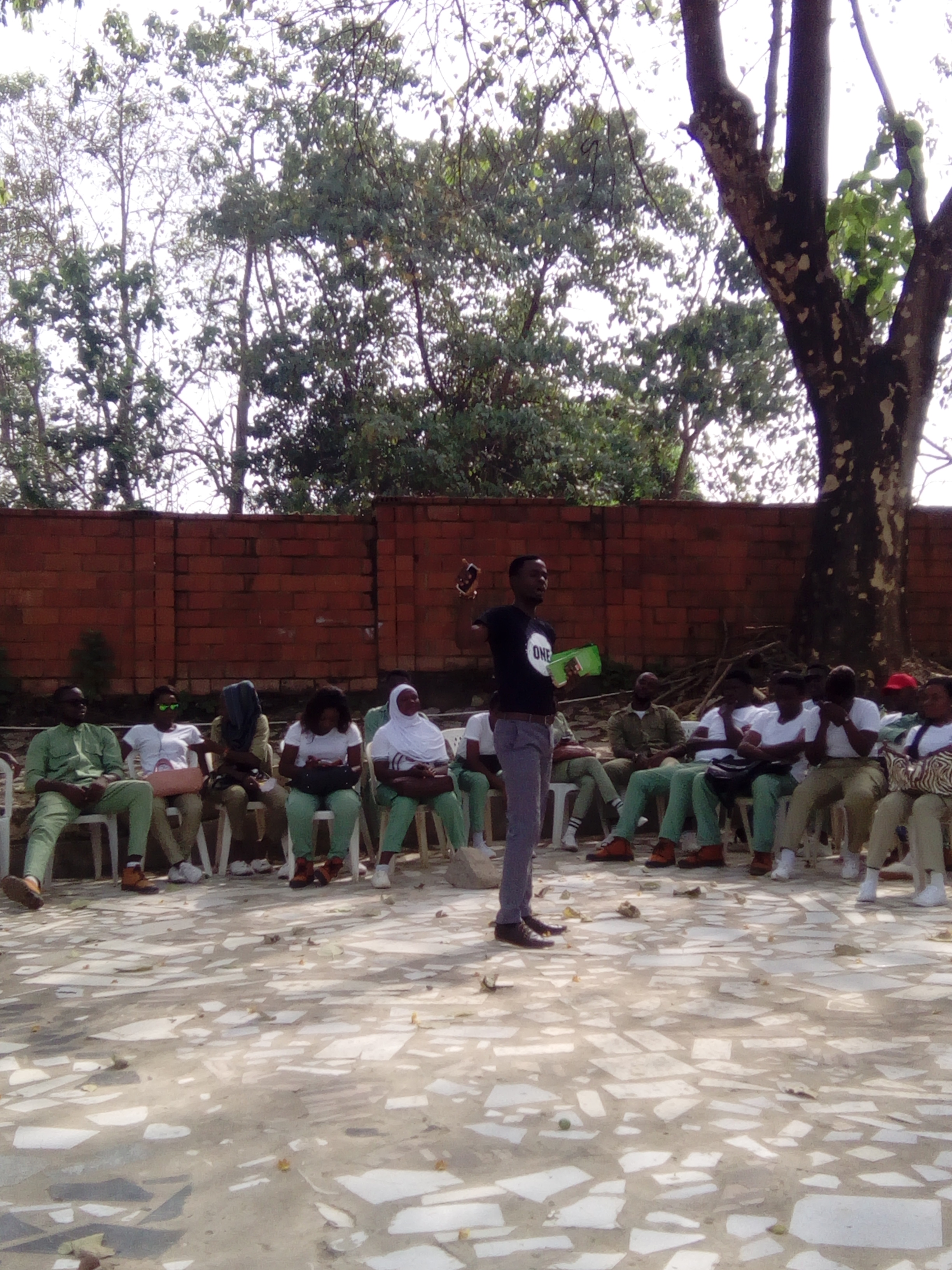 olalekan-speaking-to-the-corps-members-during-their-meeting3