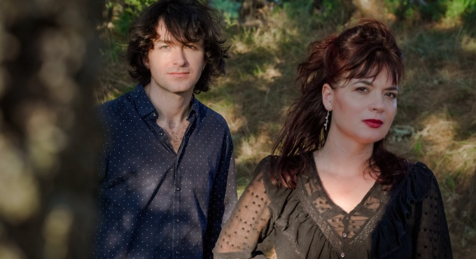 Elina Duni veu i percussió · Rob Luft guitarra i electrònica